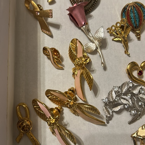 Assorted Brooch Set - Picture 6 of 9